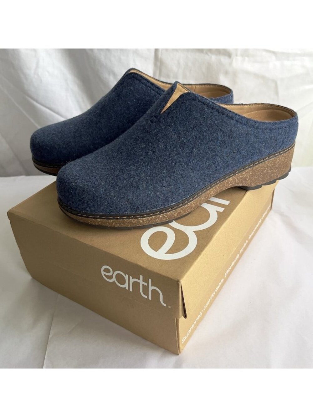 (NIB) Pair Earth Women's Kolia Clogs Dark Blue Size 8 Wide